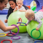 Jak posilovat miminkům svalstvo zad a šíje